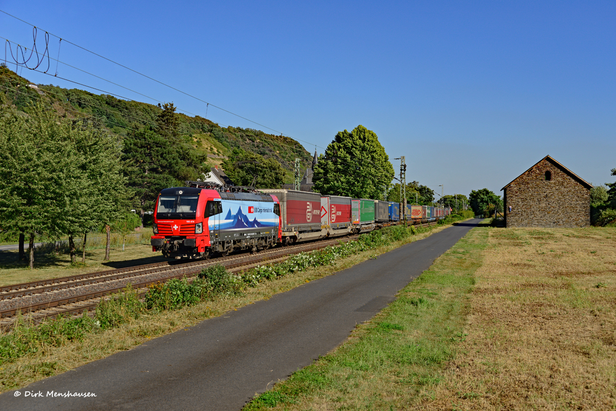 Am 21.07.2020 ist 193 474 (SBB Cargo) auf der rechten Rheinstrecke bei Leutesdorf in Richtung Norden unterwegs.