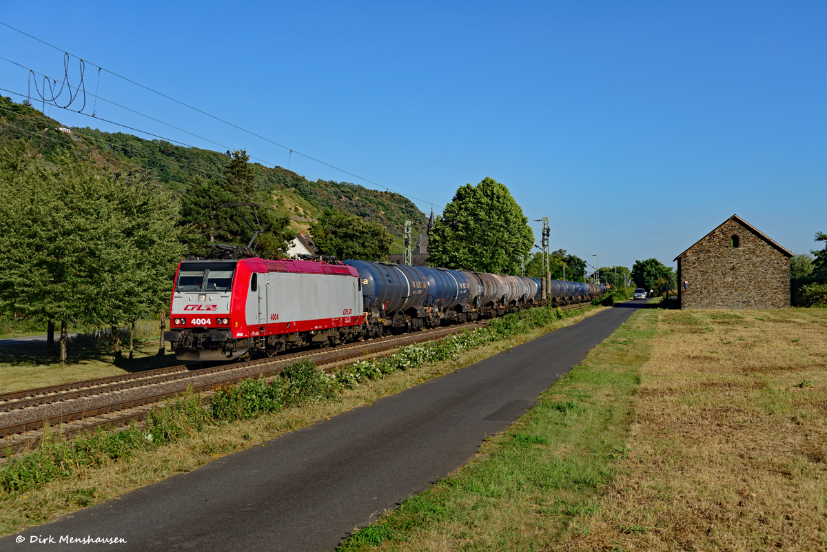 Am 21.07.2020 ist 4004 (CFL) auf der rechten Rheinstrecke bei Leutesdorf in Richtung Norden unterwegs.