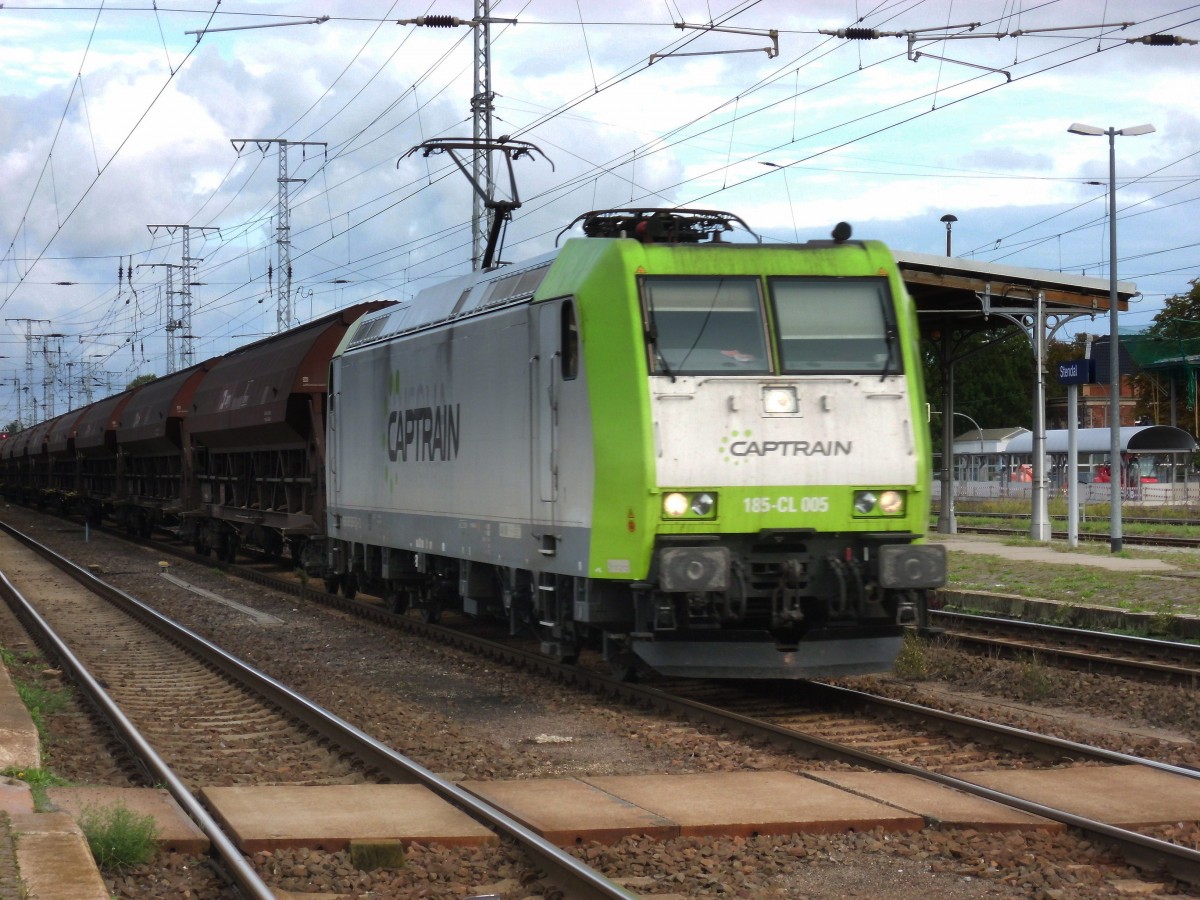 Am 21.09.2014 kam 185 505 mit einem Getreidezug aus Richtung Magdeburg nach Stendal und fuhr weiter über Salzwedel nach Hamburg.