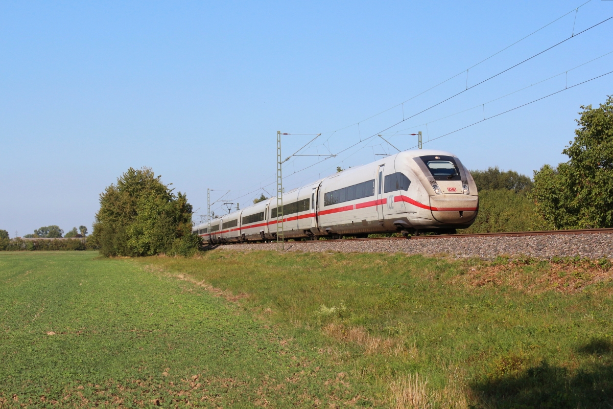 Am 21.09.2020 ist ICE 519 nach München bei Bad Schönborn auf der Strecke Heidelberg-Bruchsal unterwegs.