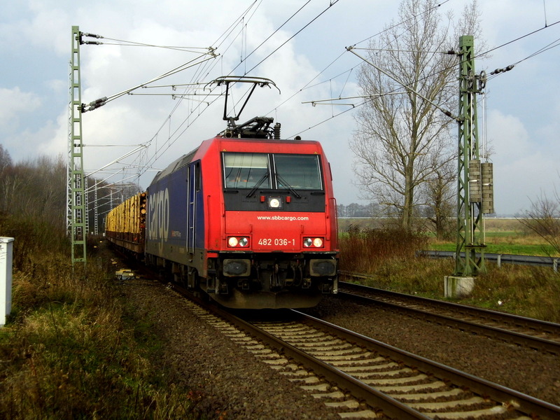 Am 21.11.2014 kam die 482 036-1 von der SBB Cargo aus Richtung Wittenberge nach Borstel bei Stendal und wurde dar abgestellt .  