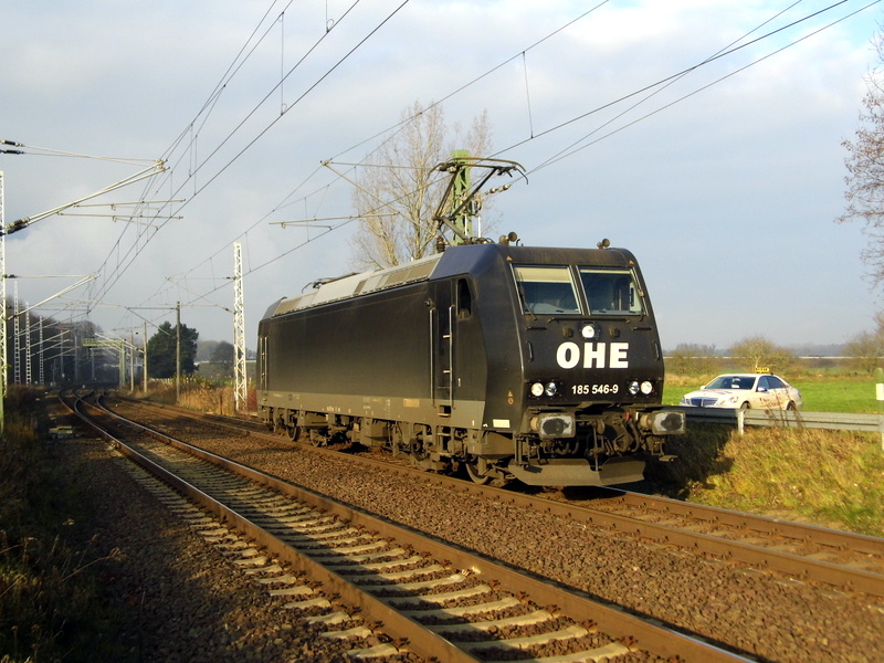 Am 21.11.2014 Rangierfahrt von der 185 546-9 von der OHE Cargo (MRCE Dispolok)  bei Borstel bei Stendal .
