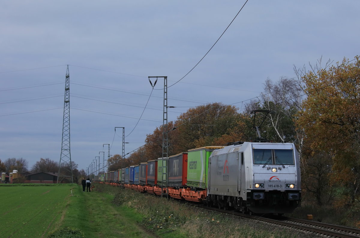 Am 21.11.2020 zog TXL 185 418 den FIXEMER-KLV nach Skandinavien durch Viersen-Dülken. 