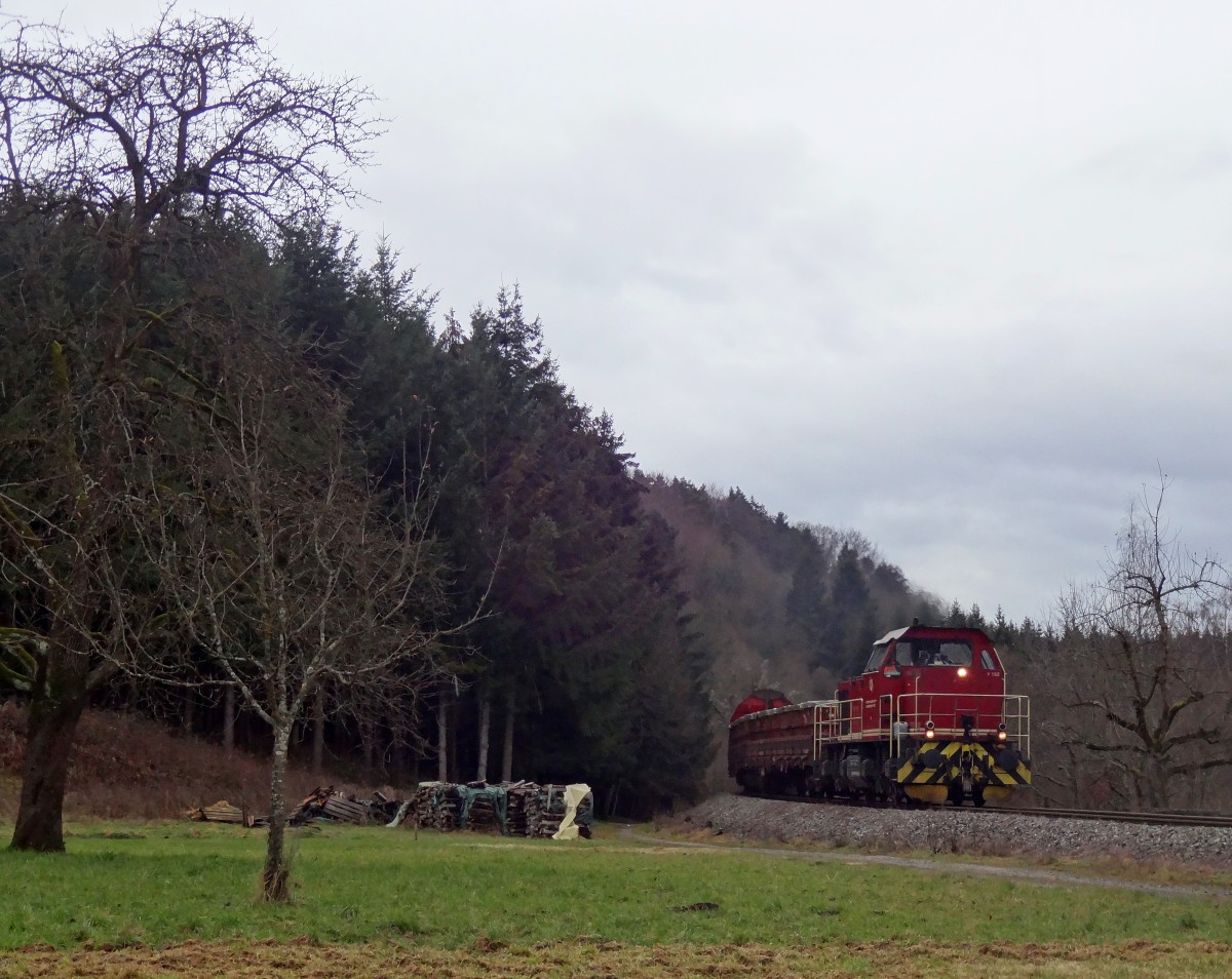 Am 2.1.13 war der Salzzug der HzL das erste Mal im Jahre 2014 unterwegs.
Die Zuglok war an diesem Tag die HzL V152.
Aufgenommen wurde der Zug in der nähe des ehemaligen Bahnhofes Hechingen Stein.