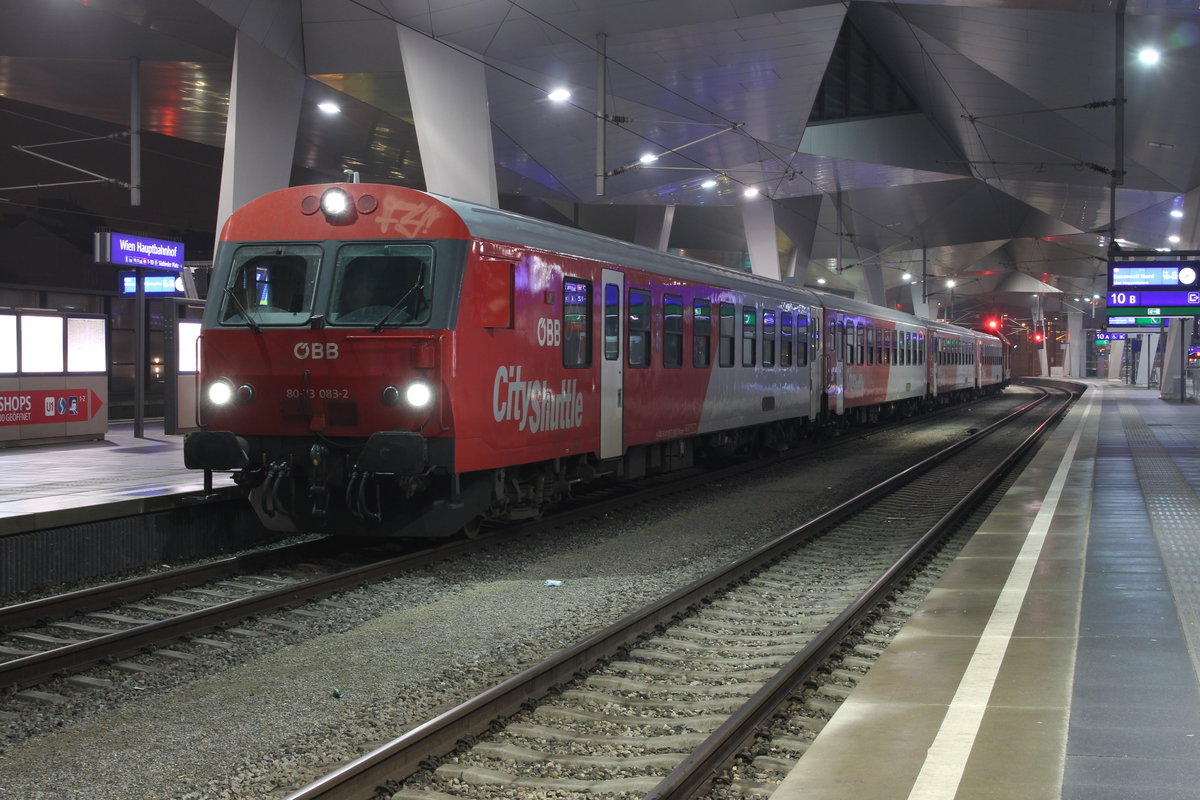 Am 21.2.2021 ist der REX2764 von Fehring in seinem Zielbahnhof Wien Hbf angekommen und wartet auf die Abstellung in Wien Hbf Autoreisezug.