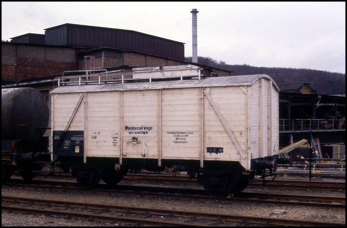 Am 21.3.1992 sah ich im Bahnhof Thale diesen seltenen Weinkesselwagen der DR.