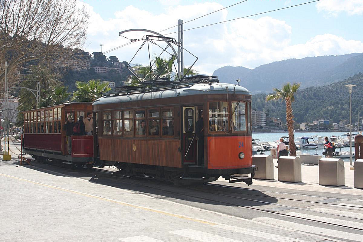 Am 21.3.2008 war TW 24 mit einem Beiwagen in Port de Soller auf Mallorca im Einsatz.