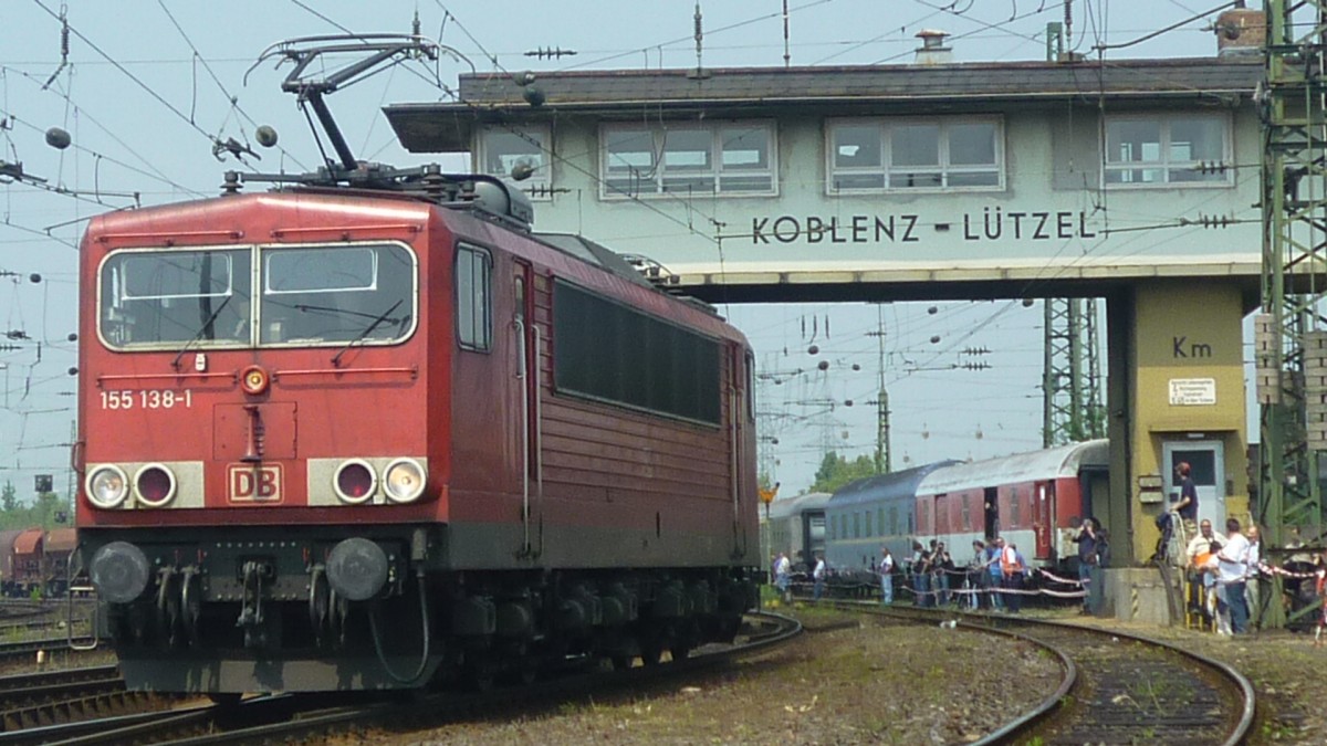 Am 21.5.11 stand die 155 138 zum Umsetzen am Rangierbahnhof Koblenz Lützel bereit. 
