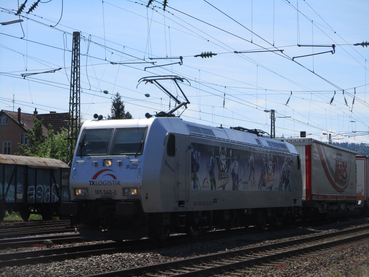 Am 21.5.2018 konnte ich die 185 540-2 mit dem Mars Güterzug in Schorndorf Fotografieren dieser Güterzug Fährt normaler weiße über die Filsbahn aber auf grund von Bauarbeiten auf der Filsbahn wurde er am diesen Tag über die Remsbahn umgeleitet.