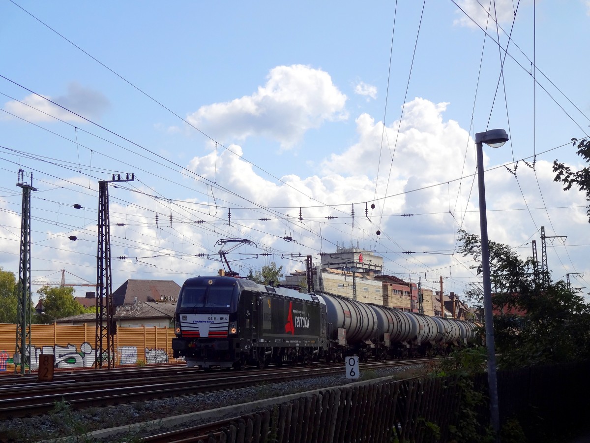 Am 21.8.14 wurden wir von einem Kesselwagenzug mit einer der beiden ReTrack Vectrons überrascht. 
Aufgenommen zwischen Fürth und Unterfürberg. 