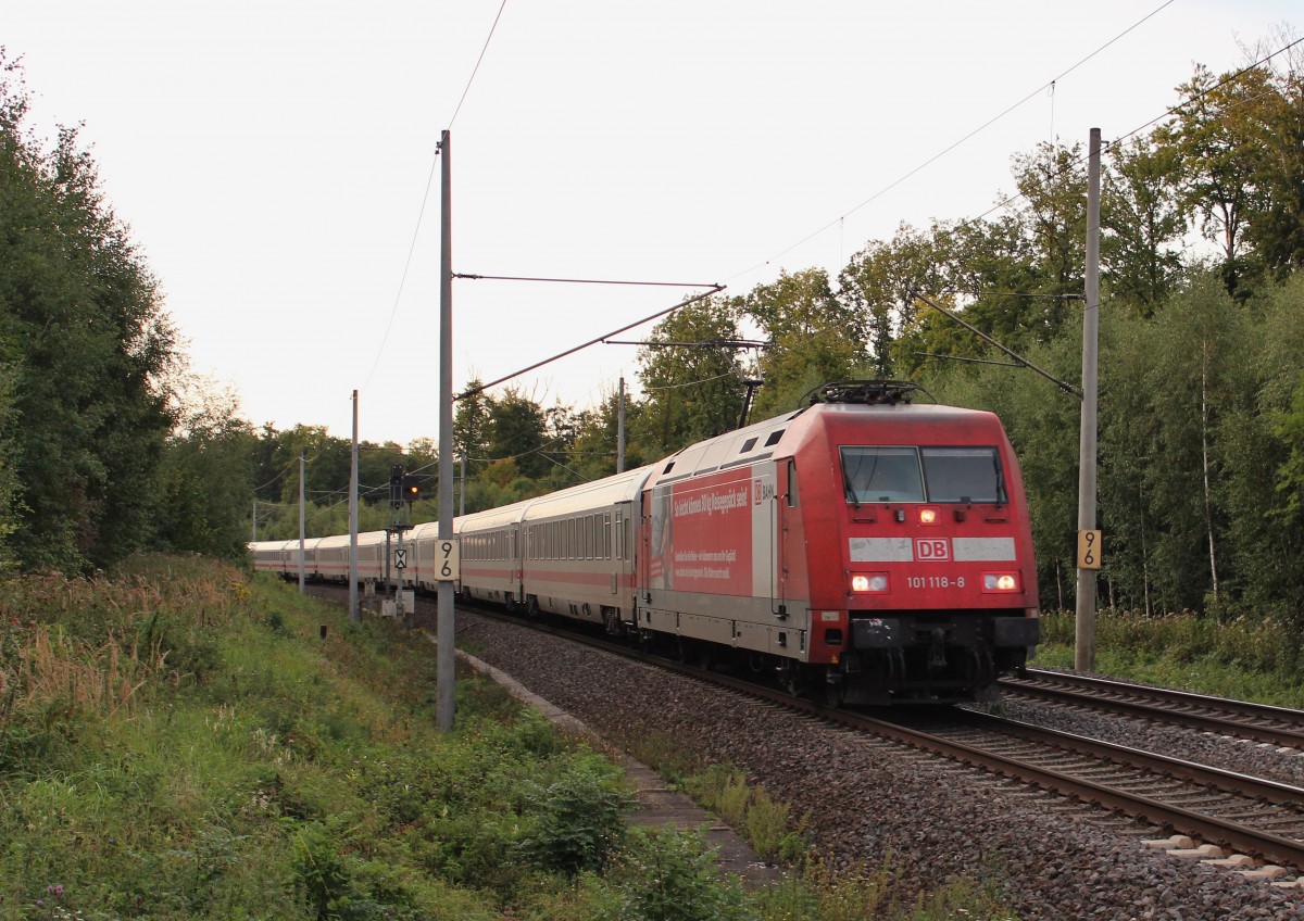 Am 21.September 2013 war Kuriergep�ck 101 118 mit einem IC bei Marienborn auf dem Weg nach Berlin-Ostbahnhof.