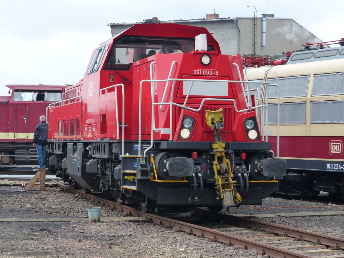 Am 21.und 22.09.2013 fand bei der IG 58 3047 in Glauchau die grosse Lokausstellung statt.Mit dabei 261 090.