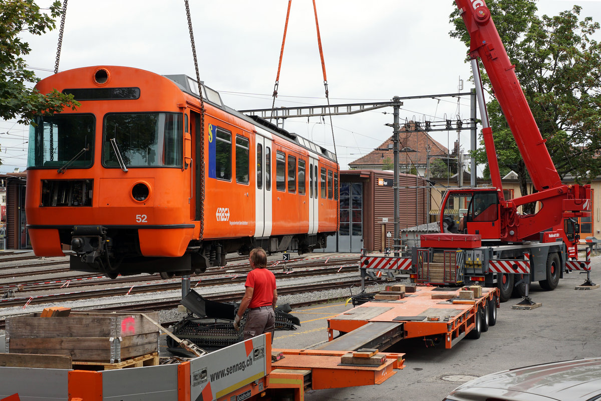 Am 22. August 2019 hat das MANDARINLI Be 4/12 52 die Geleise vom RBS in Solothurn für immer verlassen.
Die allerletzte Station ist Kaiseraugst zwecks Verschrottung.
Foto: Walter Ruetsch 