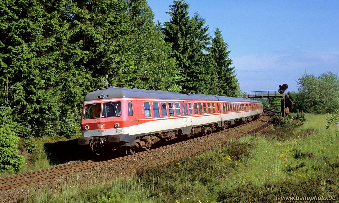 Am 22. Juni 1191 war der vierteilige 614 038-8 bei Martinlamitz unterwegs. Er hatte die Aufgabe, als N 5963 die Reisenden von Hof nach Weiden zu befördern.