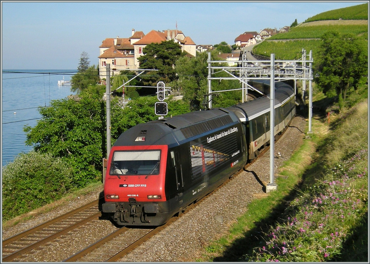 Am 22. Juni 2008 gratulierte die SBB Re 460 026-8 bei Rivaz der BLS zur Eröffnung des Lötschberg Basis Tunnels.