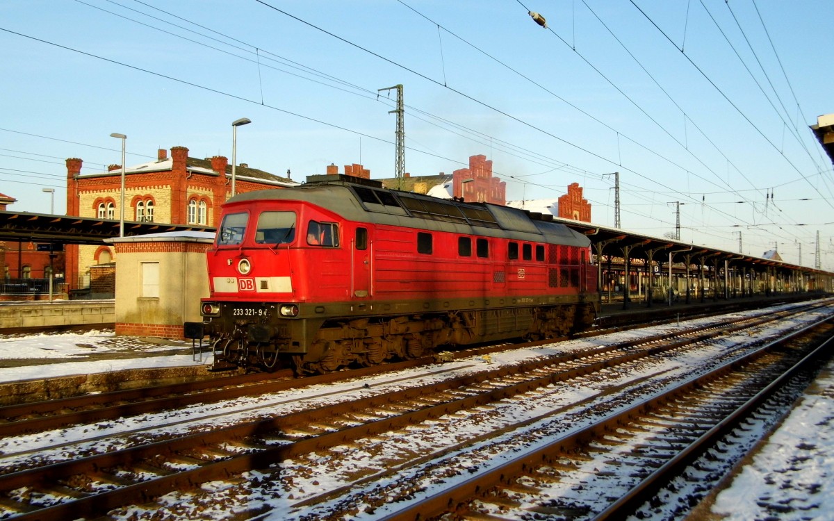 Am 22.01.2016 kam die 233 321-9 von der DB aus Richtung Magdeburg nach Stendal und fuhr weiter in Richtung Hannover .