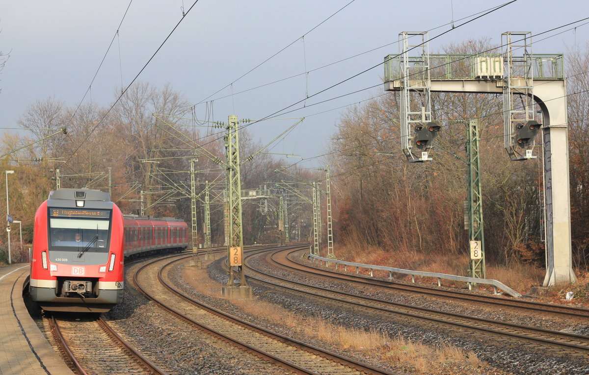 Am 22.01.2020 erreicht ein von 430 009 angeführter Vollzug als S3 Backnang-Flughafen/Messe die Station Nürnberger Straße. 