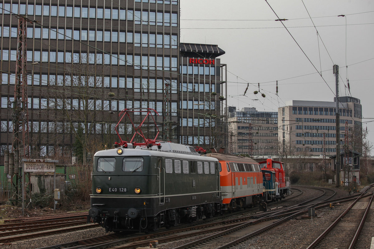 Am 22.02.2021 zog DB 140 128 die 218 137, 333 068 und 360 303 nach Oberhausen-Osterfeld Süd durch Düsseldorf-Rath. 