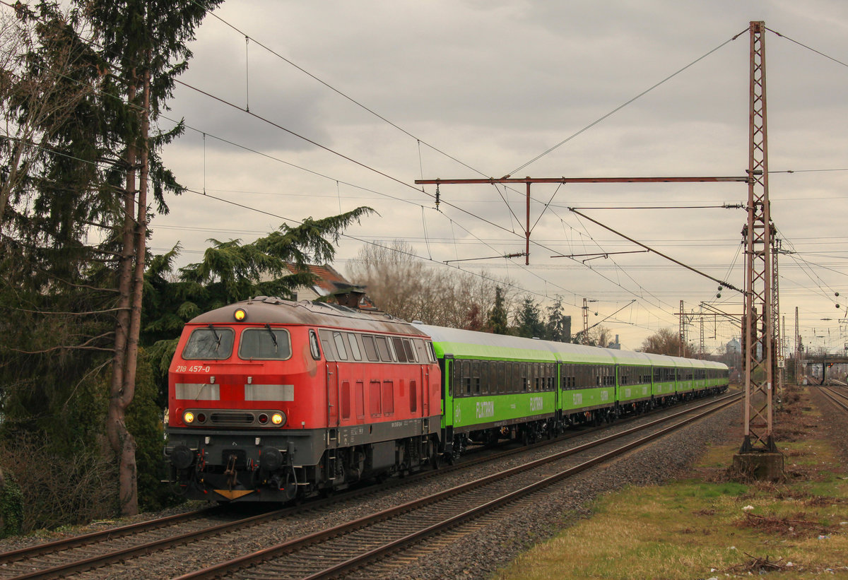 Am 22.03.2021 zog AIX 218 457 einen Flixtrain-Leerzug von Aachen-Rothe Erde nach Düsseldorf-Reisholz durch Düsseldorf-Eller Süd. 
