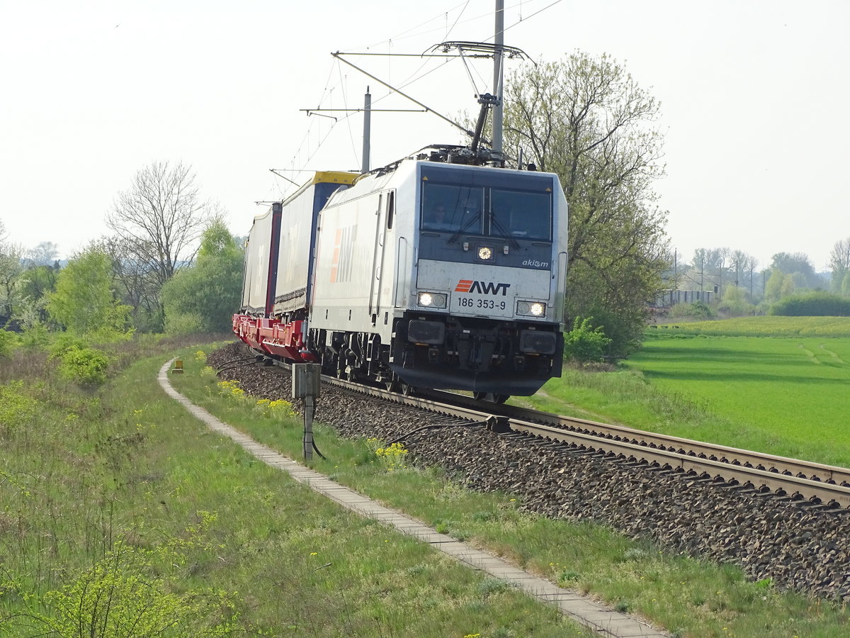 Am 22.04.2018 kam 186 353 mit einem KLV Zug aus Richtung Uelzen nach Stendal und fuhr weiter in Richtung Magdeburg. 