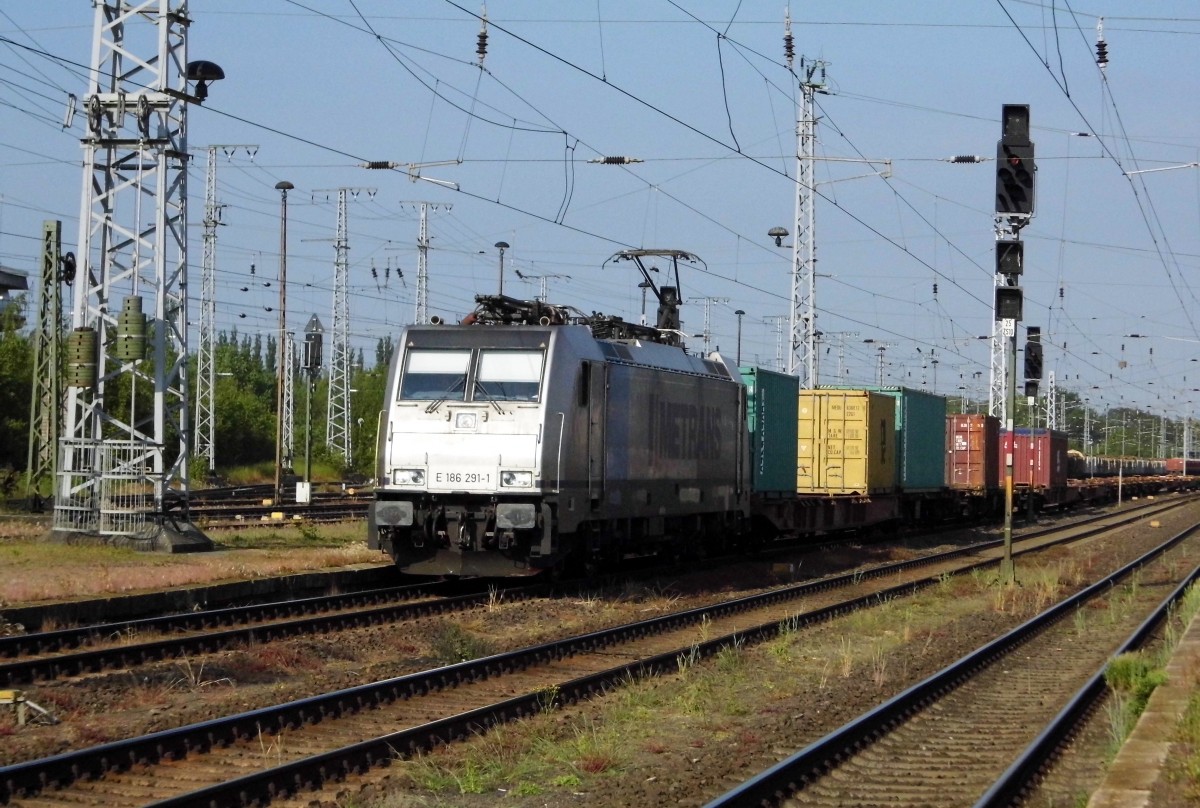 Am 22.05.2015 kam die E 186 291-1 von der METRANS (Railpool) aus Richtung Salzwedel nach Stendal und fuhr weiter in Richtung Magdeburg .