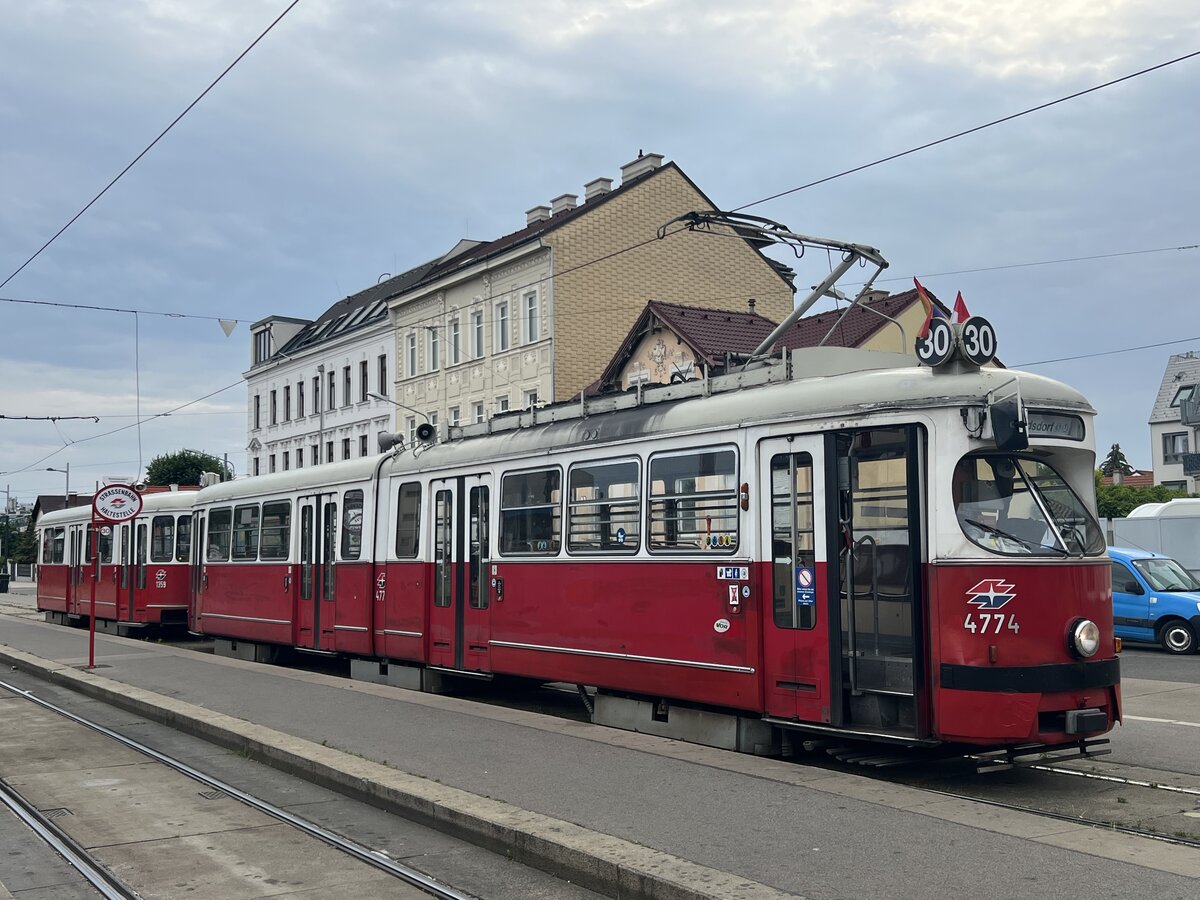 Am 22.06.2022 fotografierte ich E1 4774 +c4 1359 in Wien Stammersdorf.