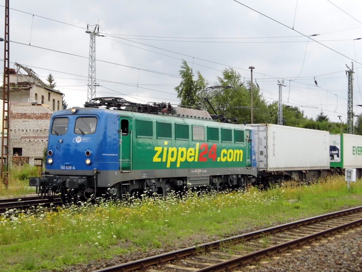 Am 22.07.2015 kam die 140 838-4 von der EGP aus Richtung Salzwedel nach Stendal und fuhr weiter in Richtung Magdeburg .