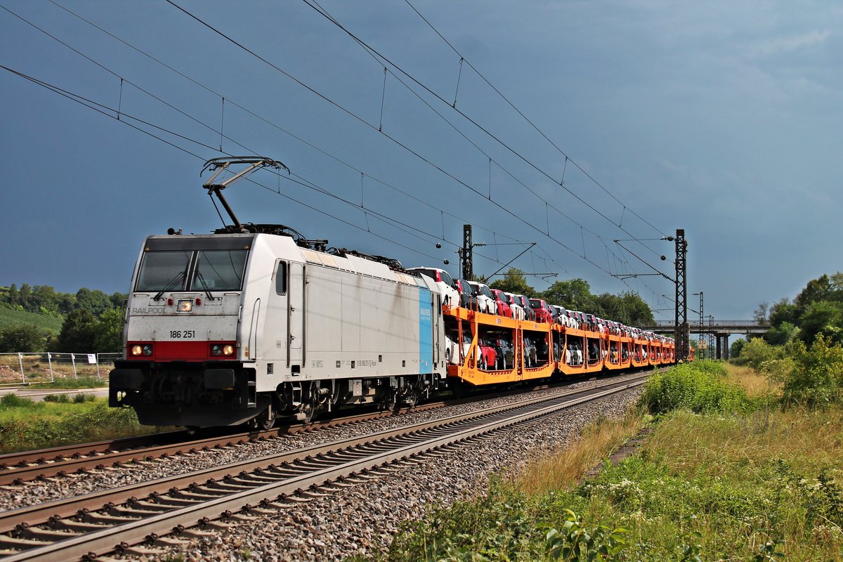 Am 22.07.2017 bespannte außerplanmäßig die Rpool/BLSC 186 251 den DGS 47008 nach Lahr (Schwarzw.), als sie bei Buggingen durchs Rheintal gen Freiburg (Breisgau) fuhr. Grund für die seltene Bespannung war, dass der DGS 47008 ca. 24 Stunden Verspätung hatte und die Planlok bereits mit dem DGS 47004 nach Lahr (Schwarzw:) fuhr.