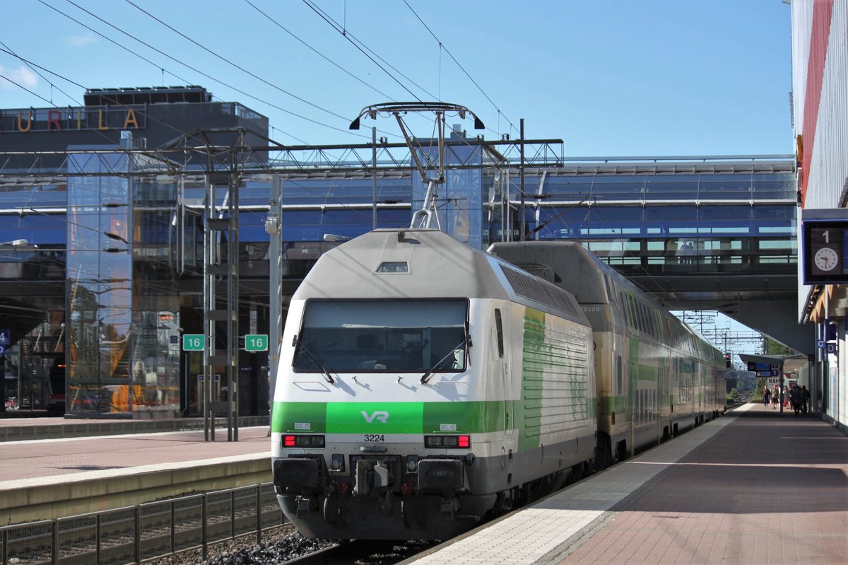 Am 22.07.2017 erreicht IC62 aus Kuopio den Bahnhof Tikkurila und wird nach kurzem Aufenthalt seine Fahrt in Richtung Helsinki fortsetzen. 
