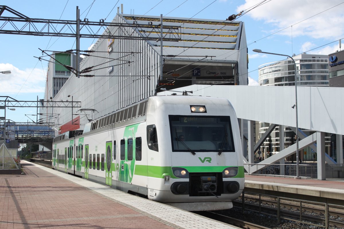 Am 22.07.2017 macht sich ein Triebzug der Baureihe Sm4 in Tikkurila auf den Weg als RB9835 in Richtung Lahti.