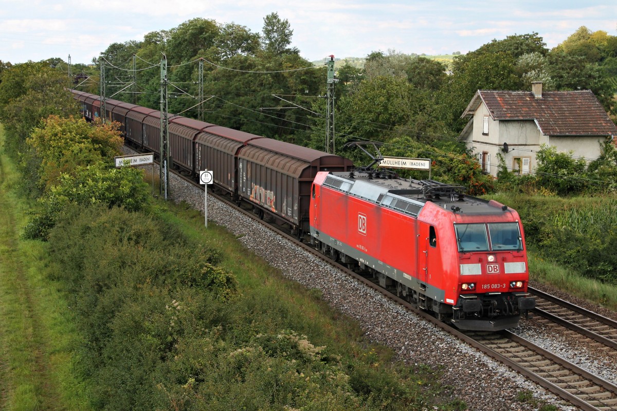 Am 22.08.2014 fuhr 185 083-3 mit einem H-Wagenzug beladen mit leeren Redbull Dosen bei Müllheim (Baden) in RIchtung Süden.