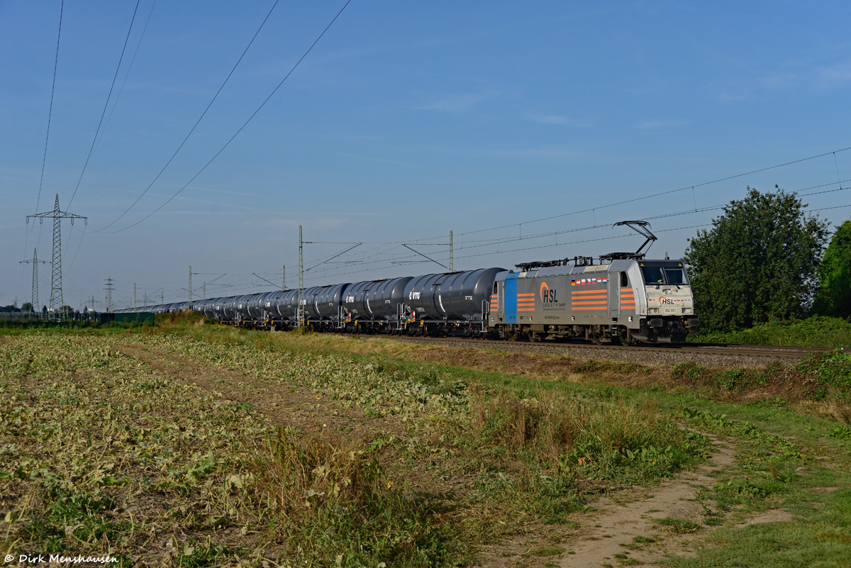 Am 22.09.2021 ist 186 551 (Rpool / HSL) bei Hürth auf der linken Rheinstrecke in Richtung Süden unterwegs.