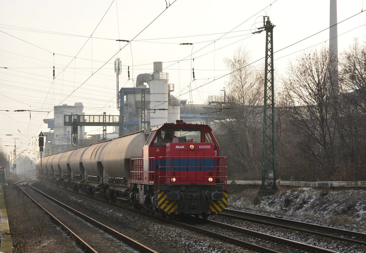 Am 22.1 hatte ich das Glück endlich mal wieder 271 013-5 mit einem Braunkohlestaubzug zu erlegen. Hier zieht sie ihren Zug durch Erftwerk weiter Richtung Grevenbroich und Neuss.

Grevenbroich 22.01.2018