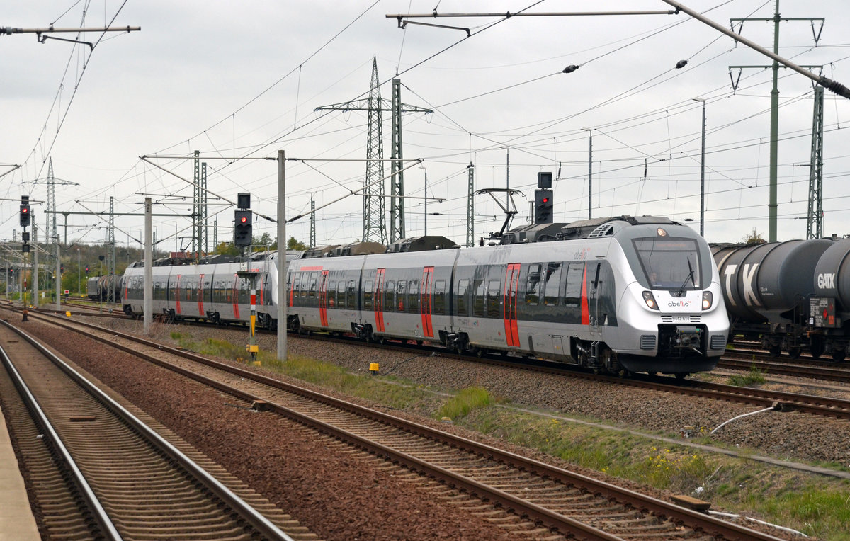Am 22.10.17 erreichen die beiden Abellio-Hamster, angeführt von 9442 614, aus Leinefelde kommend ihren Endbahnhof Bitterfeld. Ab dem Fahrplanwechsel enden die Abellio-Züge in Halle(S) und die neue S8 übernimmt den Verkehr.