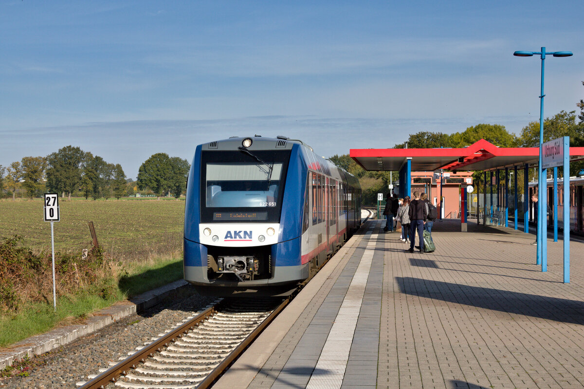 Am 22.10.2022 erreicht 622 651 als A1 Neumünster - HH-Eidelstedt den Bahnhof Ulzburg Süd. 