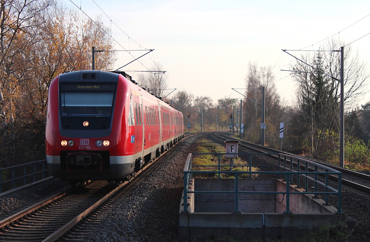 Am 22.11.2014 fahren 612 170 und 612 060 mit dem RE 3453 nach Dresden Hbf durch Zwickau-Pölbitz. Bis zur Deadline sind es noch 20 Tage, danach werden diese Triebzüge von der KBS 510 verschwinden.