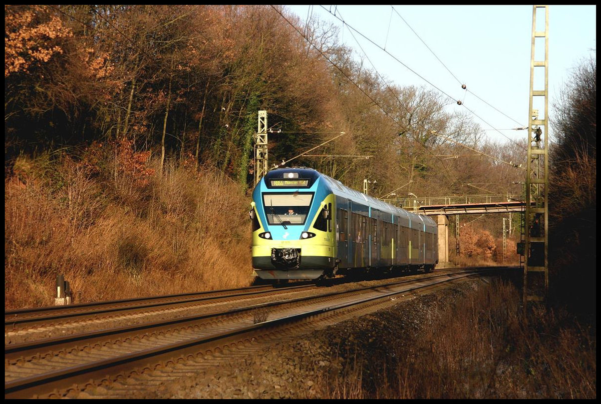 Am 22.12.2007 ist hier der ET 015 der Westfalenbahn am Ortsrand von Hasbergen um 14.27 Uhr in Richtung Münster unterwegs.