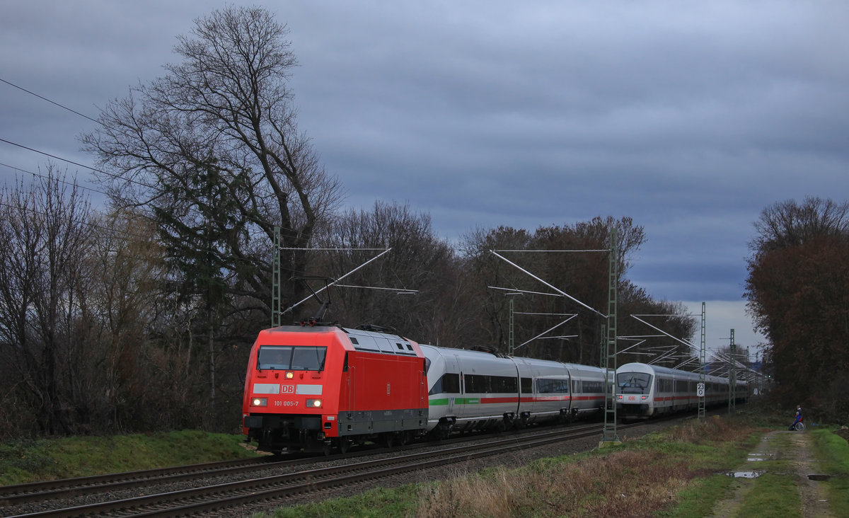 Am 22.12.2020 zog 101 005 den 411 007`Jena´ von Frankfurt-Griesheim nach Dortmund Bbf durch Bornheim-Sechtem. 