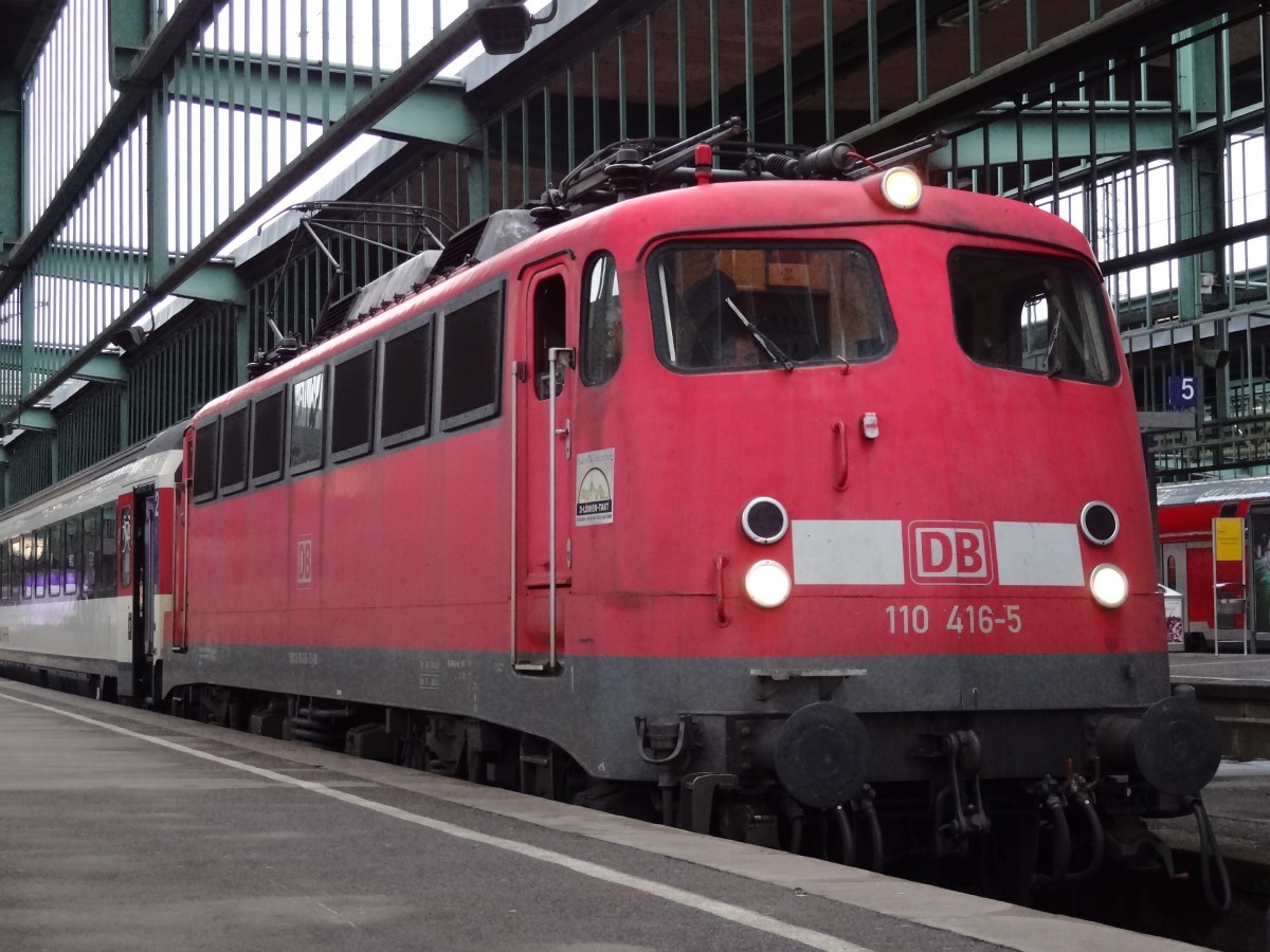 Am 2.2.13 fuhr 110 416 mit einem Gäubahn IC umher. 
Hier steht der Zug im Stuttgarter Hauptbahnhof.