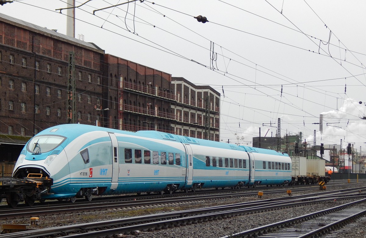 Am 2.2.16 hatte ich das Vergnügen ein Teilstück eines türkischen Velaro D ICE zu fotografieren. Mir persönlich gefällt die lackierung sehr gut.

Krefeld 02.02.2016