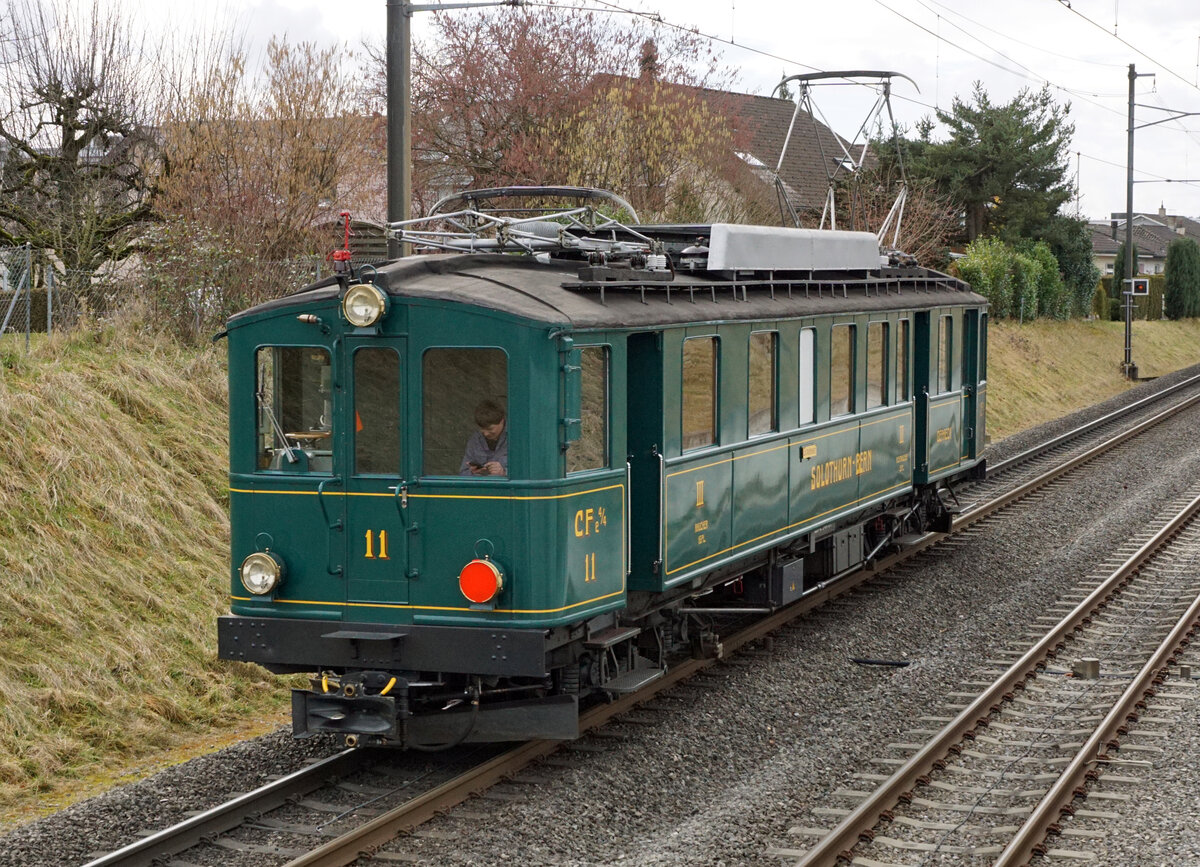 Am 22.2.2022 war der CFe 4/4 11  Hoschtet-Schnägg  zwischen Solothurn und Bern als Extrazug unterwegs anlässlich dem Geburtstagsfest vom bekannten Bahnfotografen und Lokführer Urs Aeschlimann.
Foto: Walter Ruetsch 