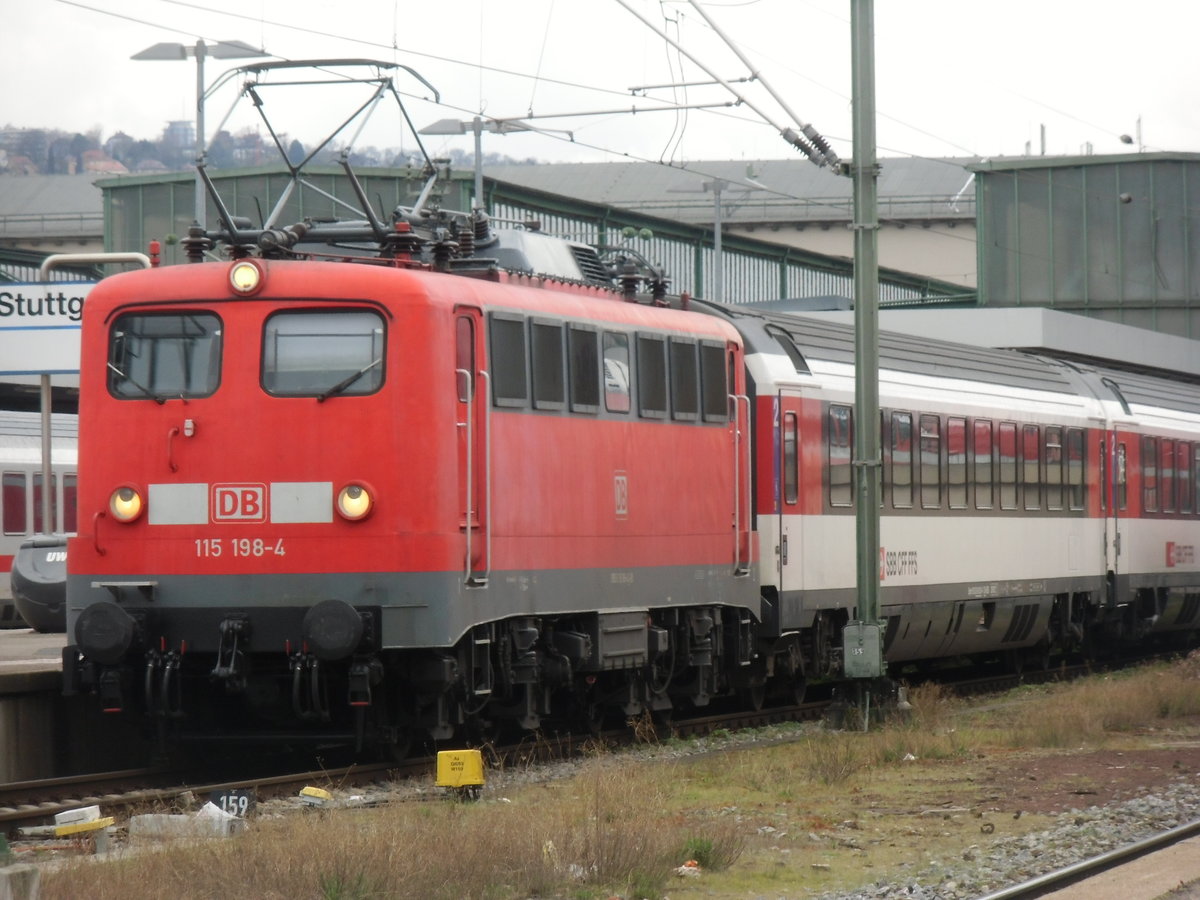 Am 22.3.2014 konnte ich die 115 198-4 mit ihrem IC nach Zürich in Stuttgart Fotografieren.