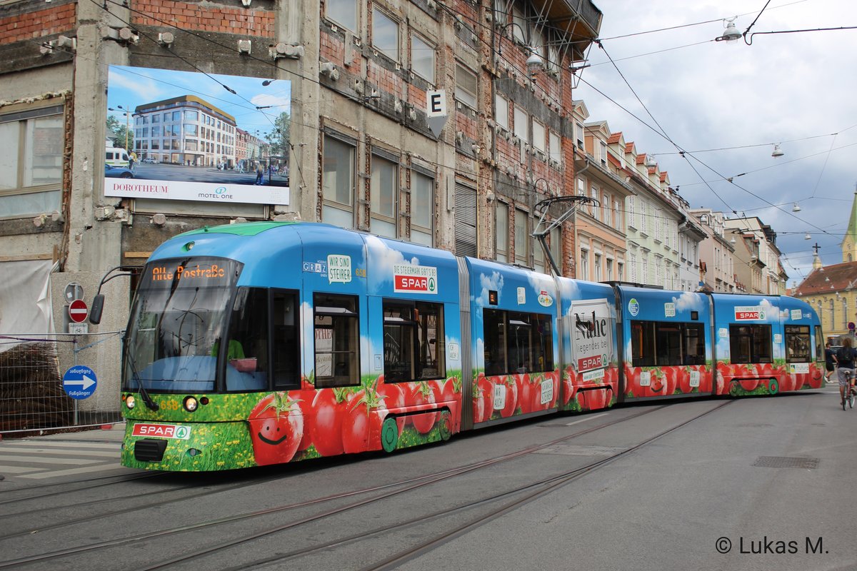 Am 23. August 2020 kam mir der Cityrunner mit der Wagennummer 658  Spar  am Jakominiplatz aus der Schleife vor die Linse.