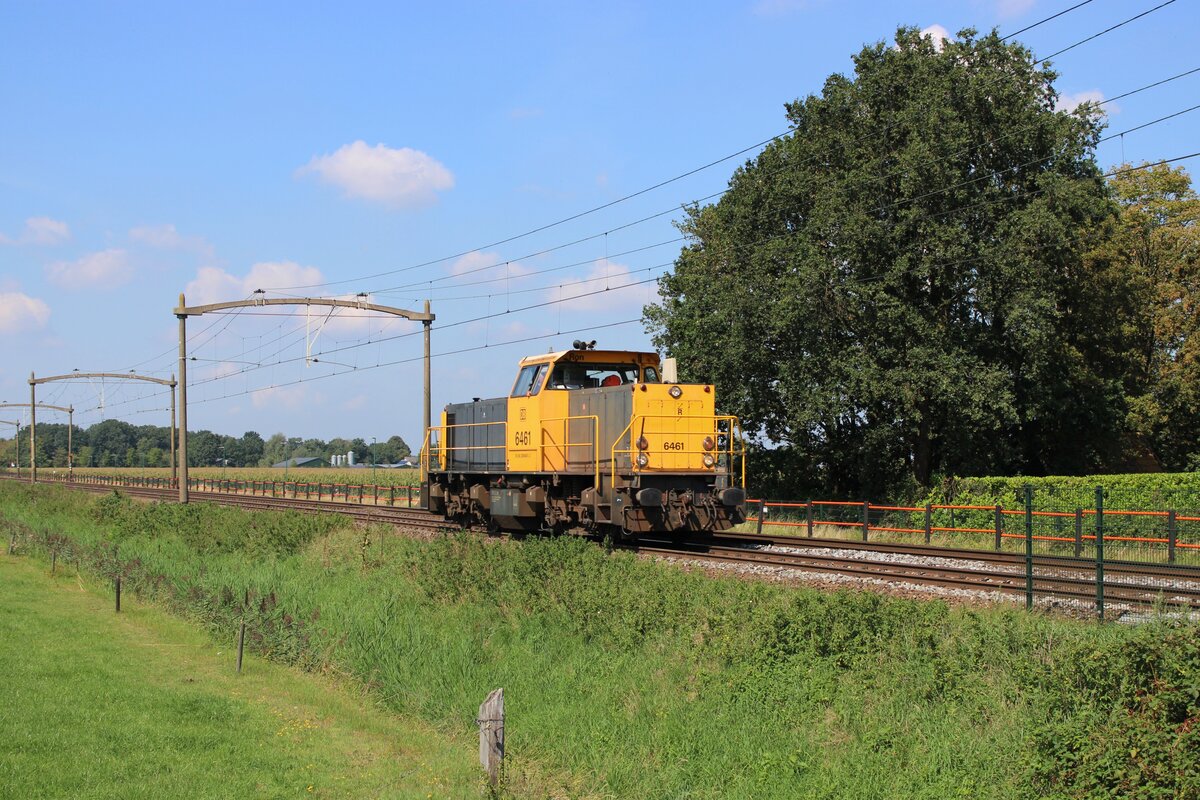 Am 23 Augustus 2023 durchfahrt 6461 solo Hulten auf den weg nach Tilburg-Industrie.