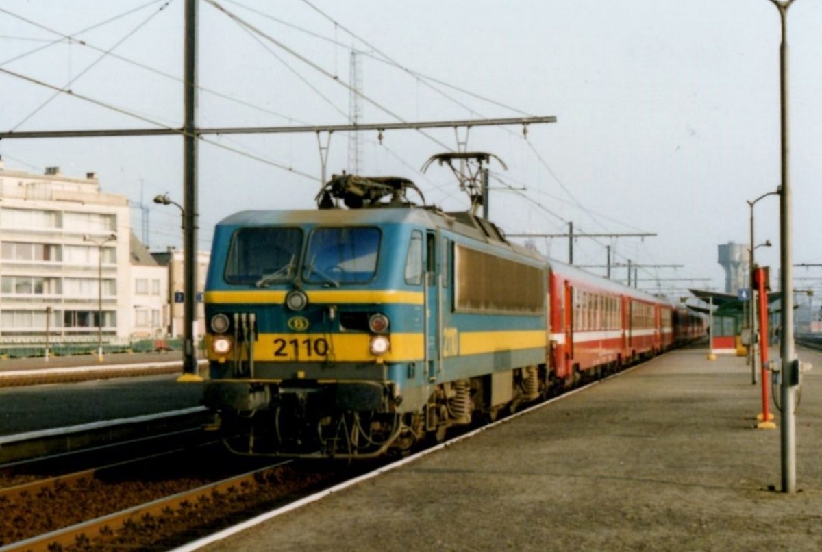Am 23 Juli 1997 treft NMBS 2110 in Denderleeuw ein.