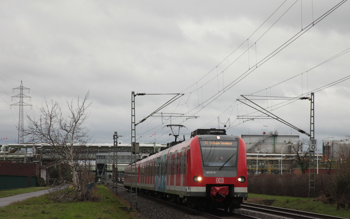 Am 23.02.2020 fuhr 423 251 mit einem weiterem ET 423 der S-Bahn Köln als S11 nach Düsseldorf-Flughafen Terminal, hier in Dormagen-Chempark.