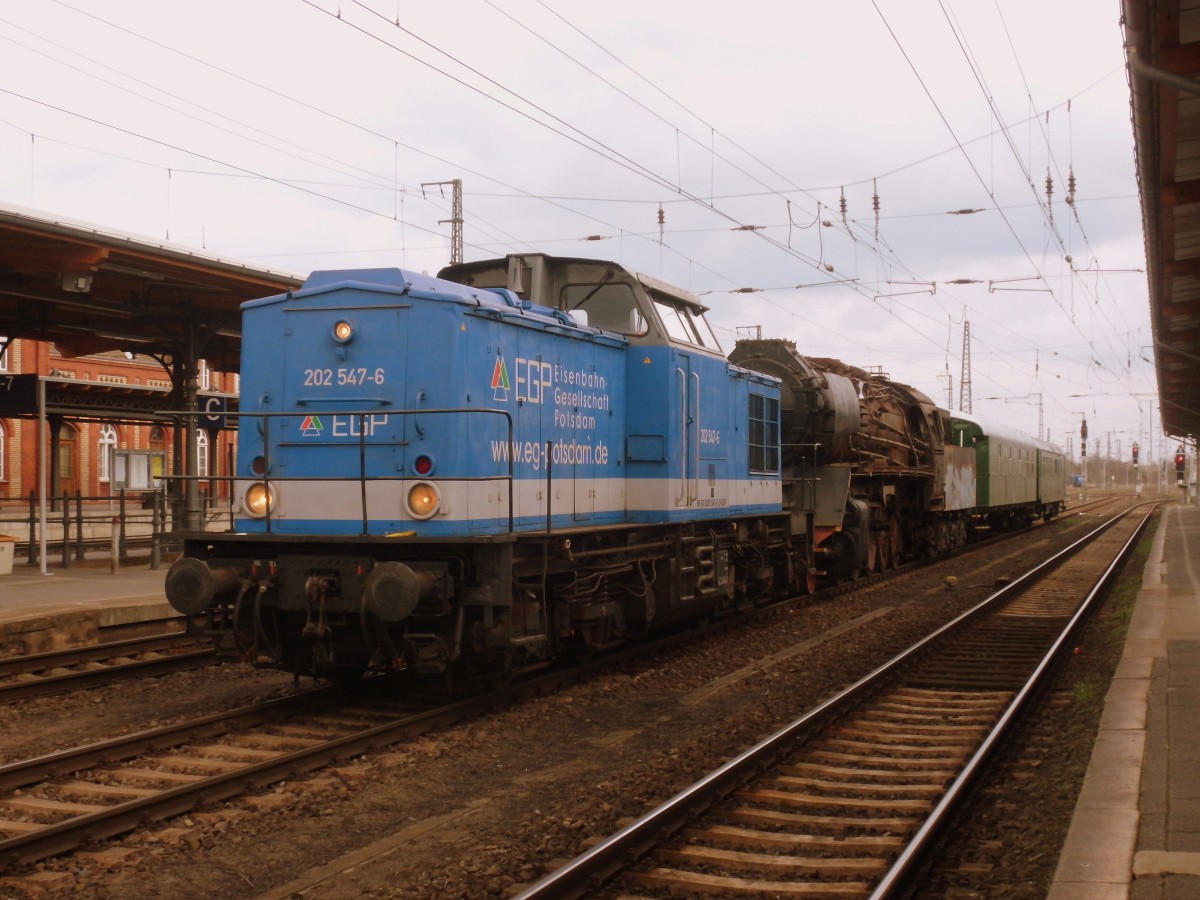 Am 23.03.2014 kam 202 547 der EGP mit einer Überführungsfahrt der 50 3700 von Magdeburg nach Wittenberge über Stendal.Die Schleppgeschwindigkeit war mit Vmax.30km/h. 
