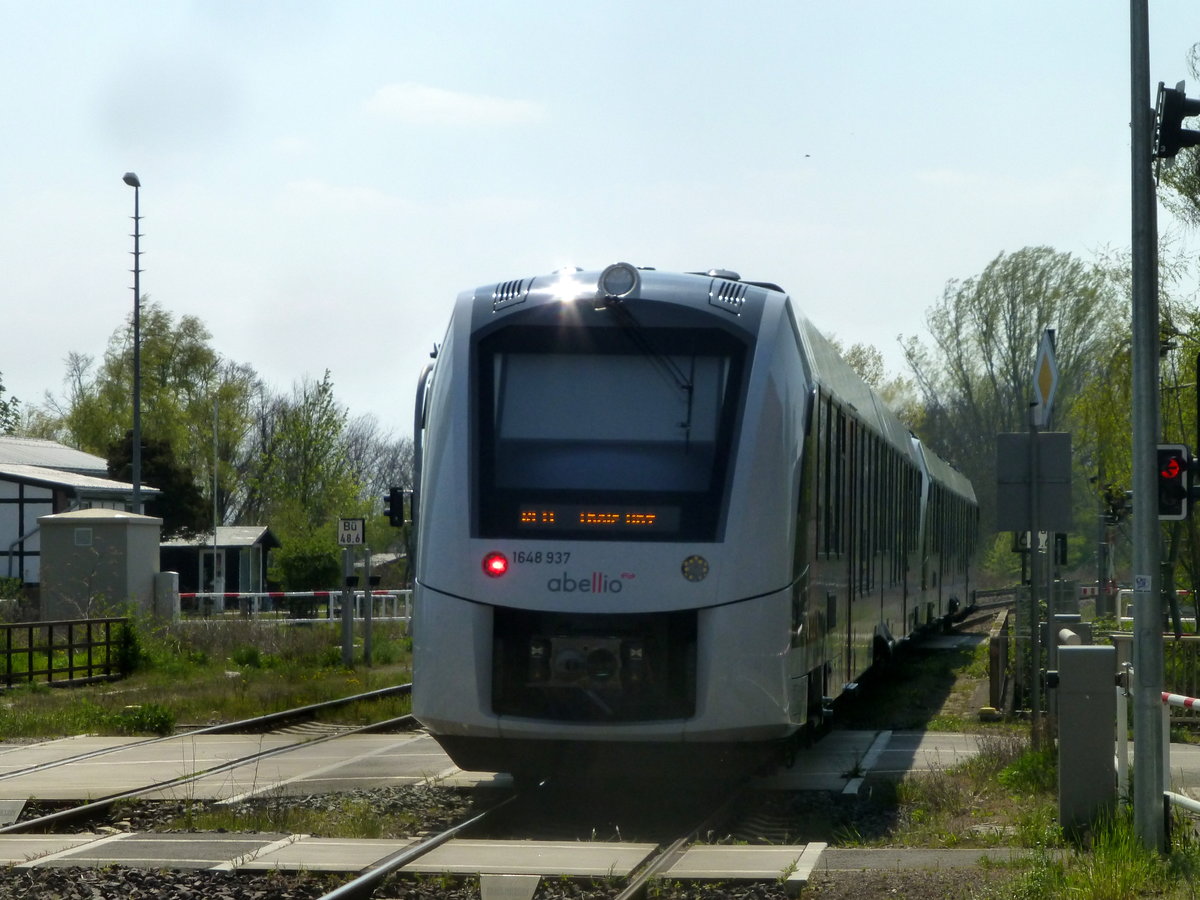 Am 23.04.19 fuhren 1648 403 und 1648 437 als RE31 nach Blankenburg(Harz)[1648 403] und als RE11 nach Thale Hbf[1648 437] aus Nienhagen(bei Halberstadt) aus.