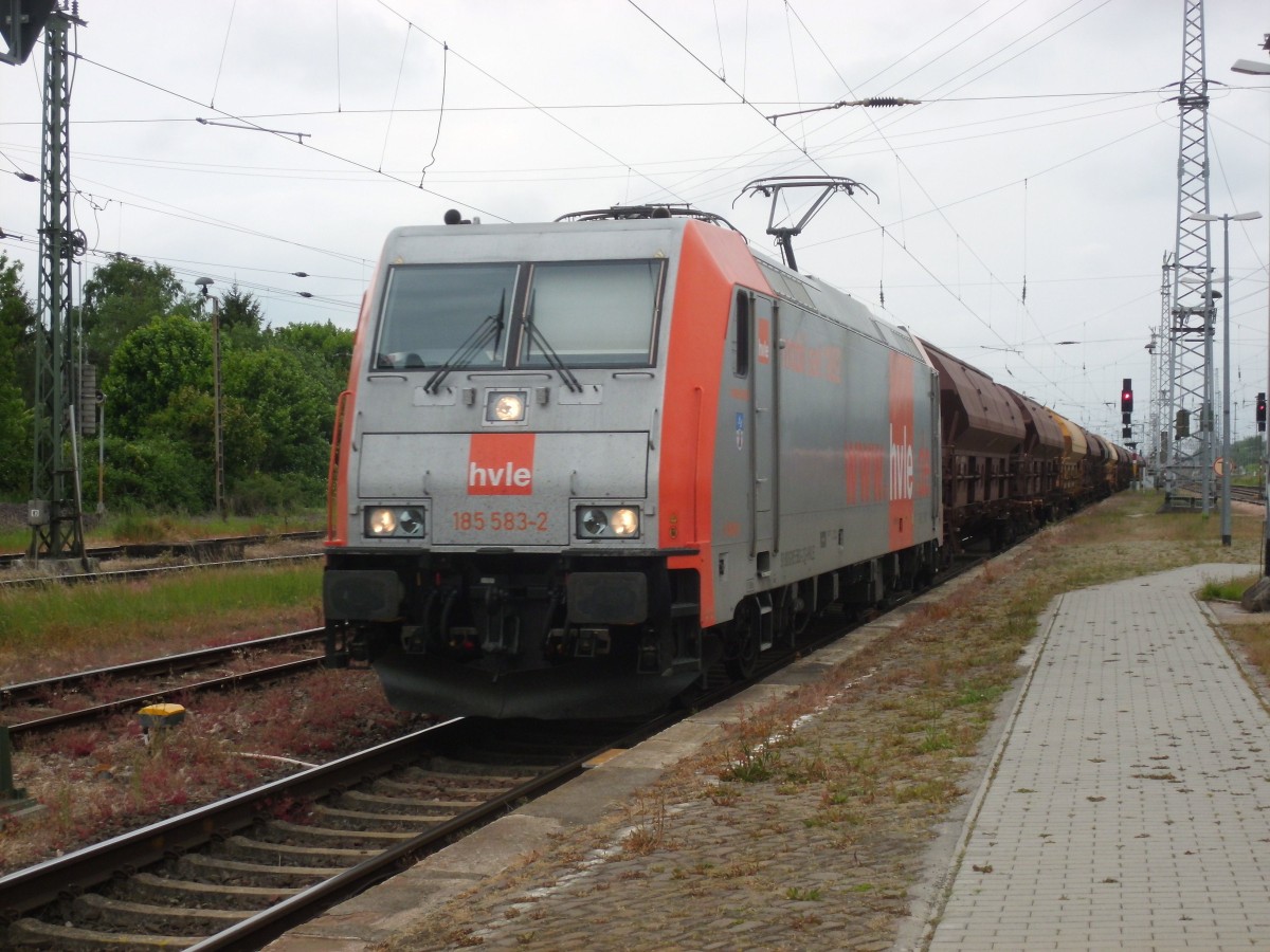 Am 23.05.2015 kam 185 583 mit ihrem Düngerzug aus Richtung Wittenberge nach Stendal und fuhr weiter nach Magdeburg.