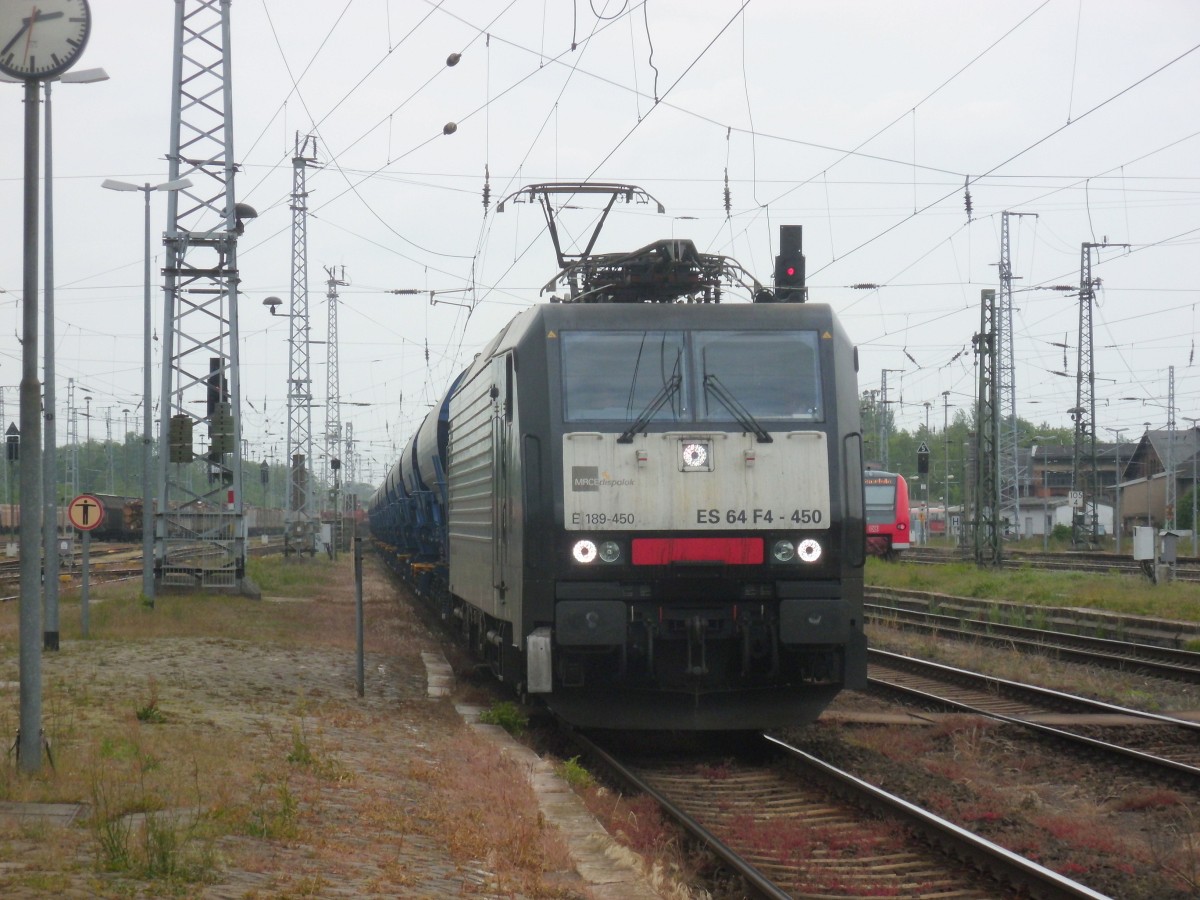 Am 23.05.2015 kam 189 450 mit ihrem Düngerzug aus Richtung Hamburg nach Stendal und fuhr weiter nach Magdeburg.